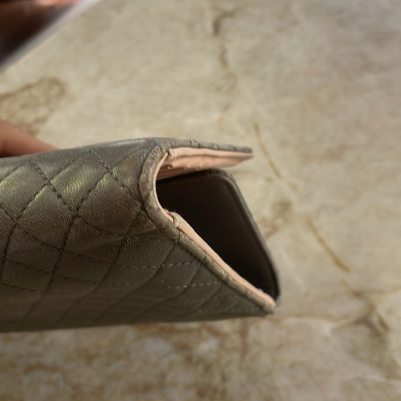 Chanel grey tri-fold wallet in diamond quilted pattern - Picture 5 of 17